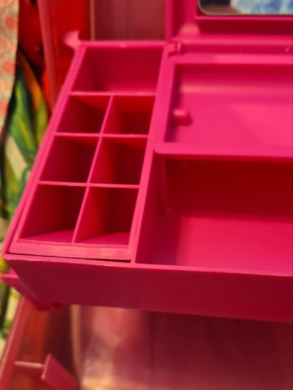 Caboodles Hot Pink Makeup Case‎ with Iridescent Snap